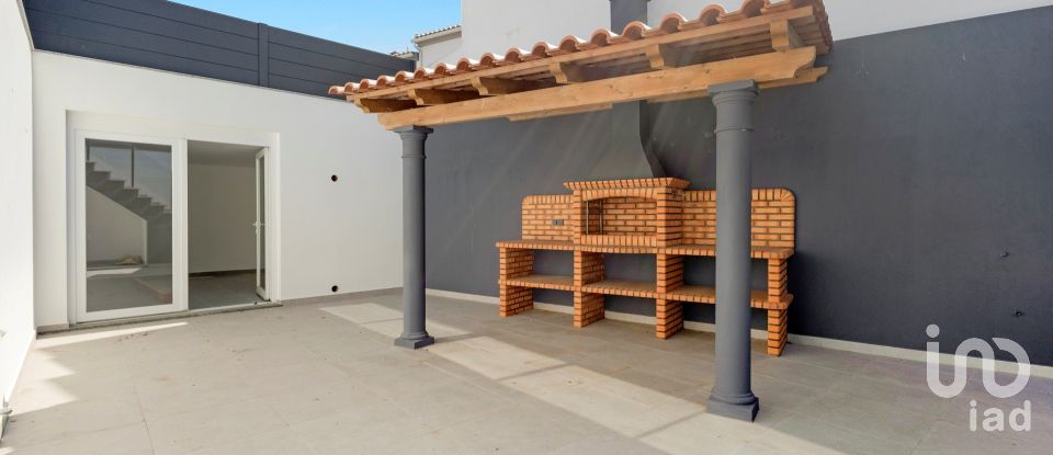 Moradia T4 em Atouguia da Baleia de 295 m²