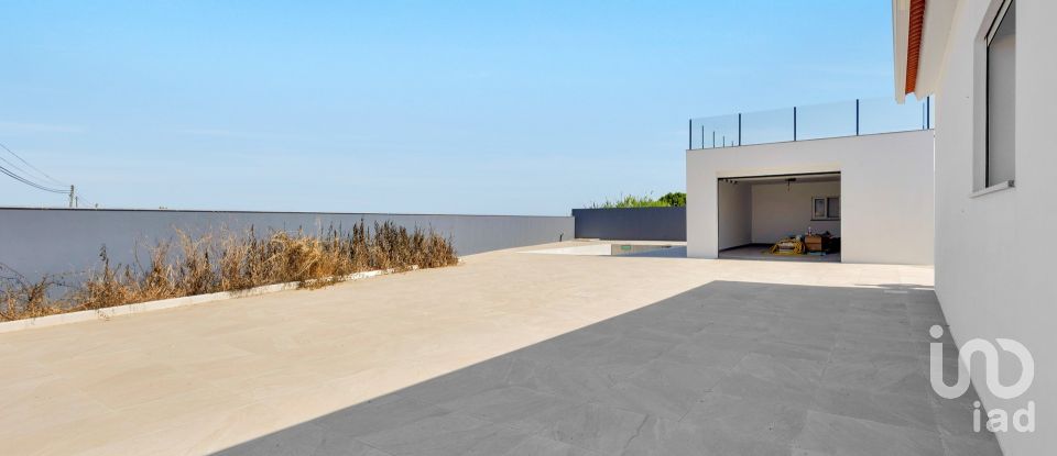 Moradia T4 em Atouguia da Baleia de 295 m²