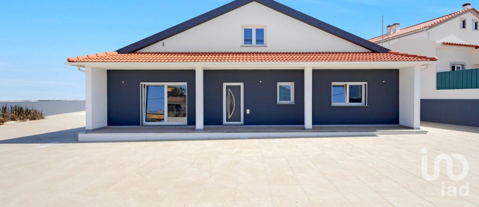 Moradia T4 em Atouguia da Baleia de 295 m²