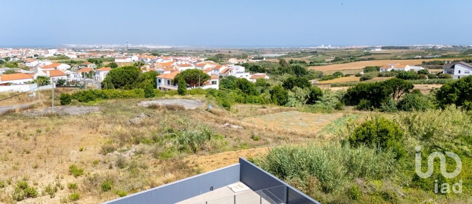 Moradia T4 em Atouguia da Baleia de 295 m²