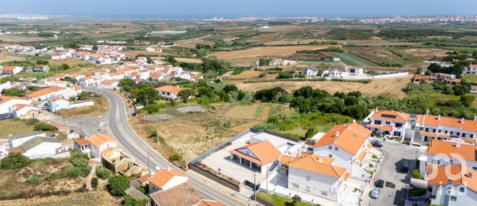 Moradia T4 em Atouguia da Baleia de 295 m²