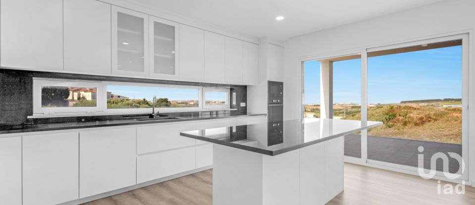 Moradia T3 em Lourinhã e Atalaia de 353 m²