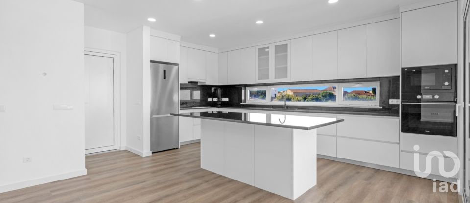 Moradia T3 em Lourinhã e Atalaia de 353 m²