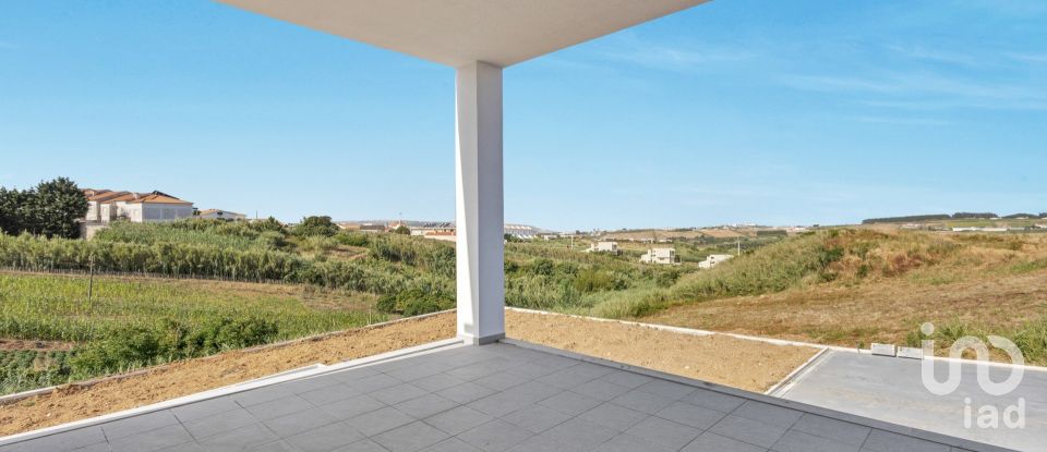 Moradia T3 em Lourinhã e Atalaia de 353 m²