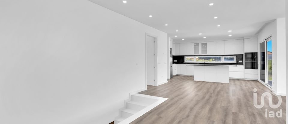 Moradia T3 em Lourinhã e Atalaia de 353 m²