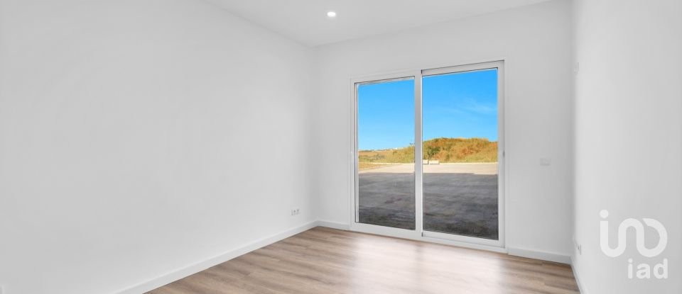 Moradia T3 em Lourinhã e Atalaia de 353 m²