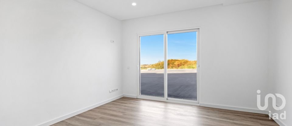 Moradia T3 em Lourinhã e Atalaia de 353 m²