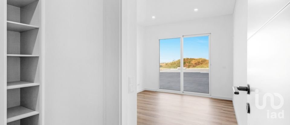 Moradia T3 em Lourinhã e Atalaia de 353 m²