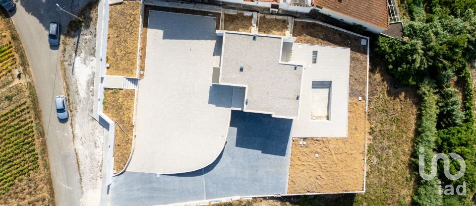 Moradia T3 em Lourinhã e Atalaia de 353 m²