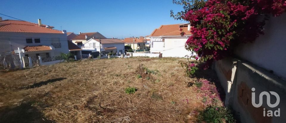 Terreno em Charneca De Caparica E Sobreda de 317 m²