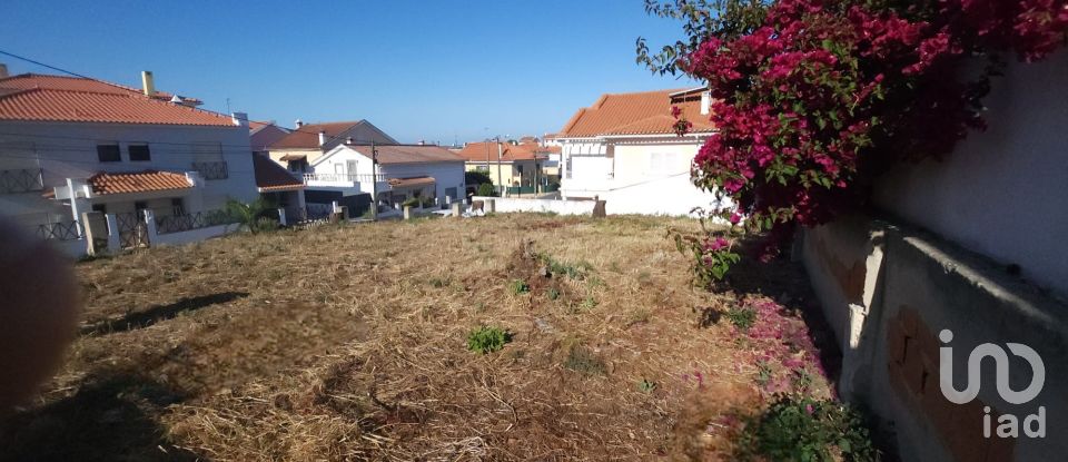 Terreno em Charneca De Caparica E Sobreda de 317 m²