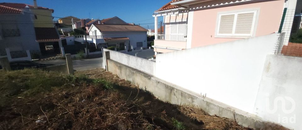 Terreno em Charneca De Caparica E Sobreda de 317 m²