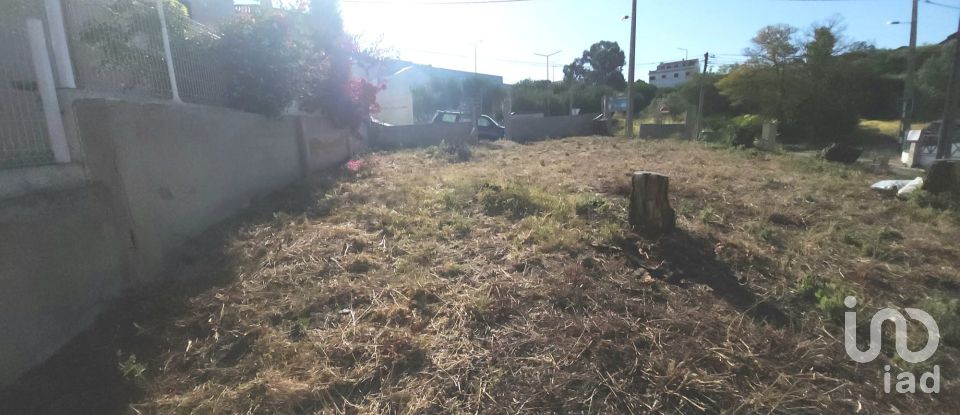 Terreno em Charneca De Caparica E Sobreda de 317 m²