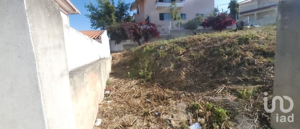 Terreno em Charneca De Caparica E Sobreda de 317 m²