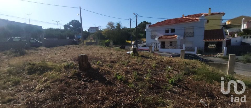 Terreno em Charneca De Caparica E Sobreda de 317 m²