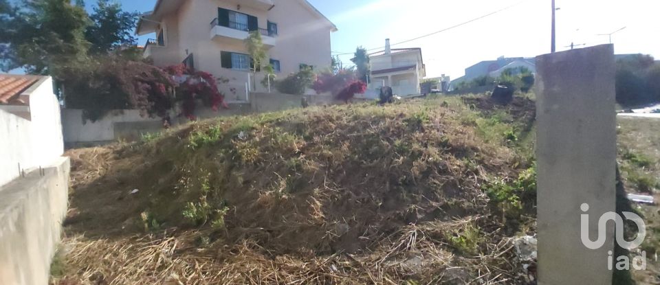 Terreno em Charneca De Caparica E Sobreda de 317 m²