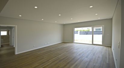 Maison T3 à Fernão Ferro de 185 m²