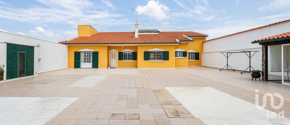 Moradia T4 em Rio Maior de 264 m²