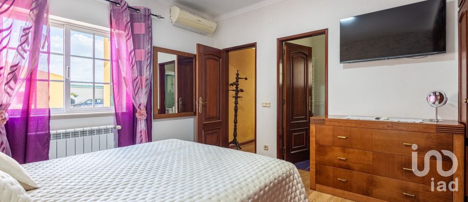 Moradia T4 em Rio Maior de 264 m²