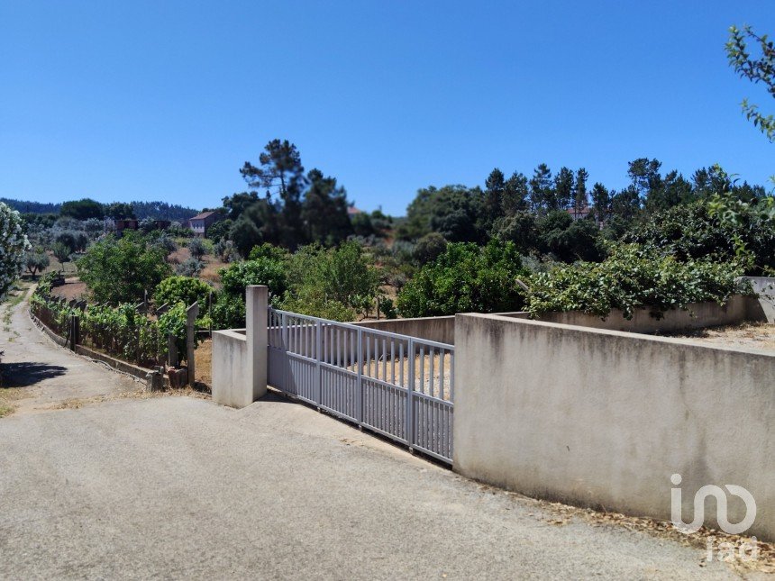 Terreno em Castelo de 1 600 m²