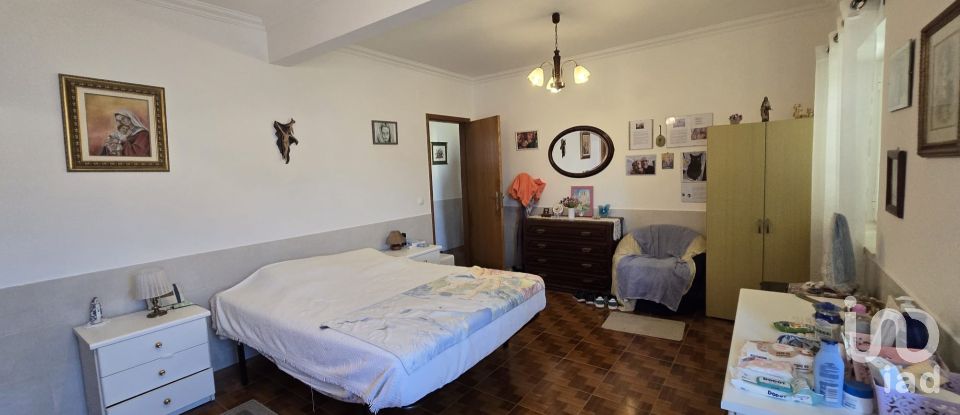 Casa de aldeia T2 em Vila Verde dos Francos de 145 m²