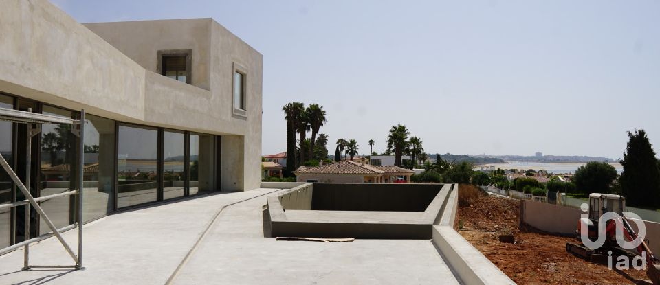 House T5 in Odiáxere of 630 m²