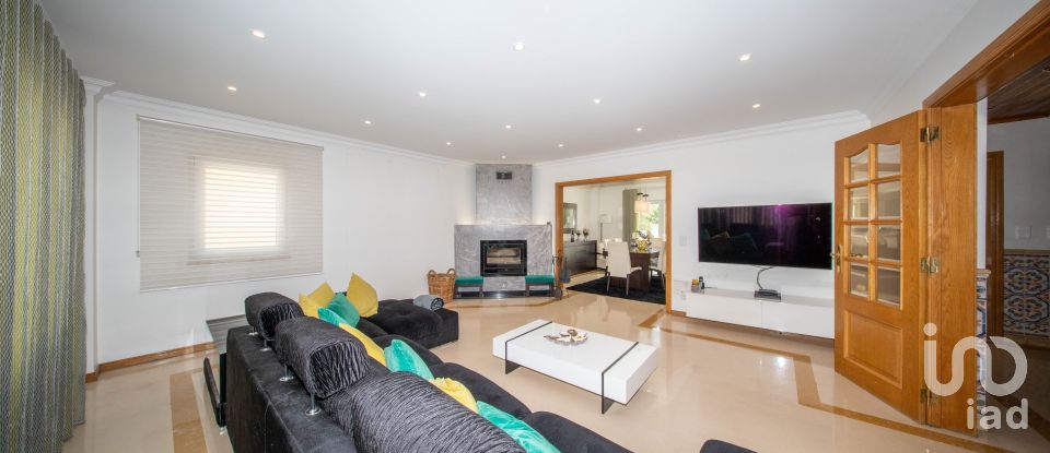 Moradia T4 em Ramada e Caneças de 270 m²