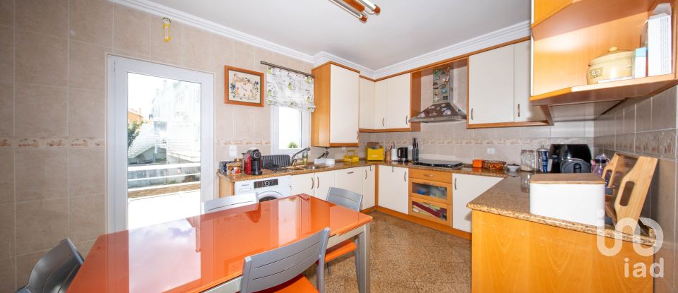 Moradia T4 em Ramada e Caneças de 270 m²