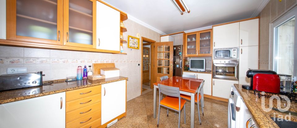 Moradia T4 em Ramada e Caneças de 270 m²