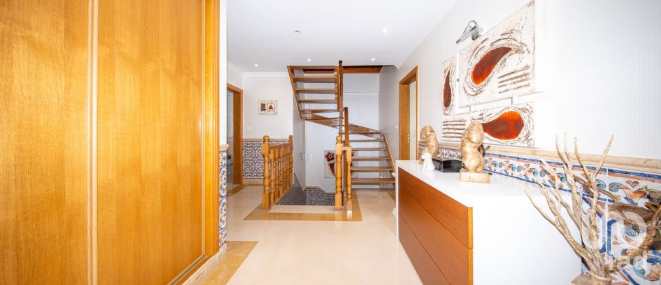 Moradia T4 em Ramada e Caneças de 270 m²