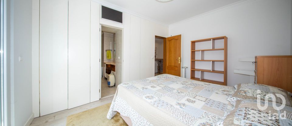 Moradia T4 em Ramada e Caneças de 270 m²