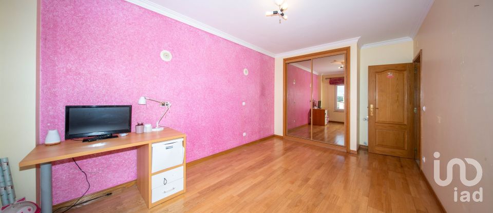 Moradia T4 em Ramada e Caneças de 270 m²