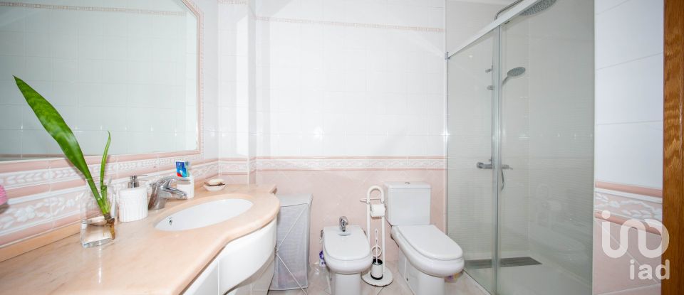 Moradia T4 em Ramada e Caneças de 270 m²