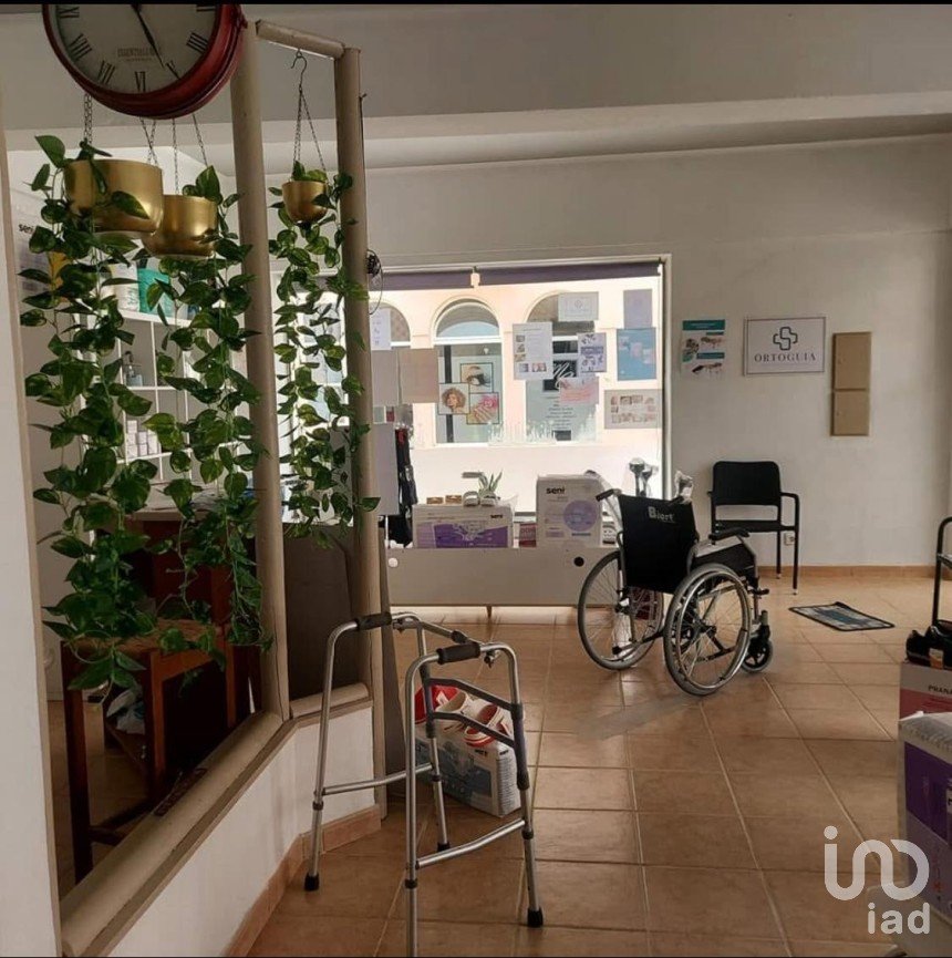 Surface diverse à Atouguia da Baleia de 128 m²