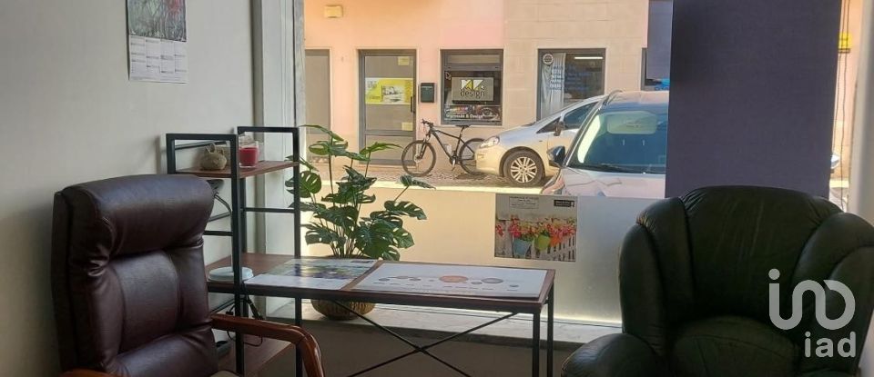 Surface diverse à Atouguia da Baleia de 128 m²