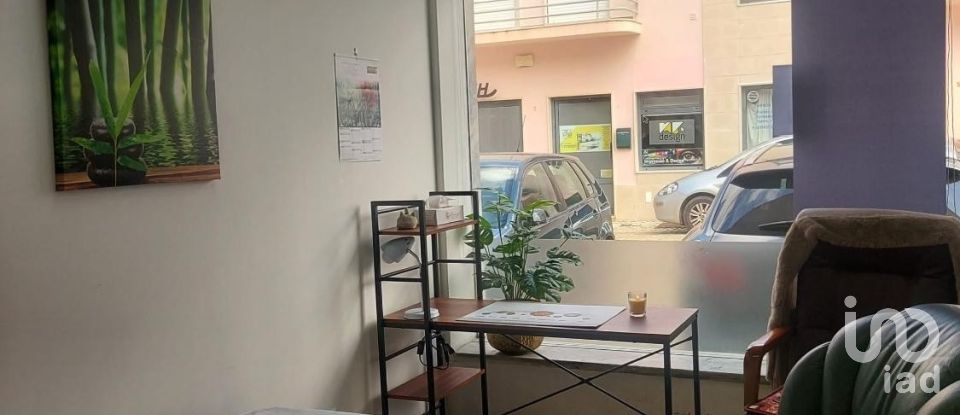 Surface diverse à Atouguia da Baleia de 128 m²