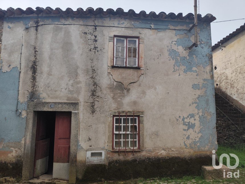 Village house T2 in Penas Roias of 108 m²