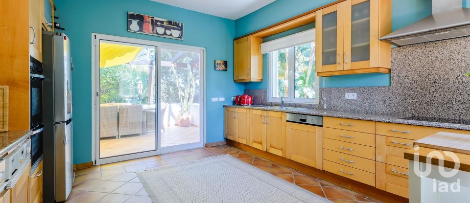 House T4 in Quarteira of 281 m²