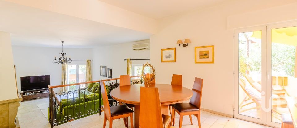 House T4 in Quarteira of 281 m²