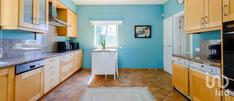 House T4 in Quarteira of 281 m²