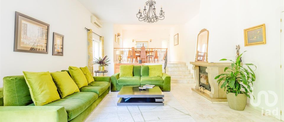 House T4 in Quarteira of 281 m²