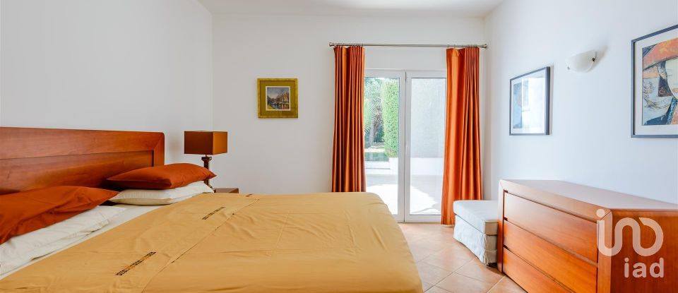 House T4 in Quarteira of 281 m²
