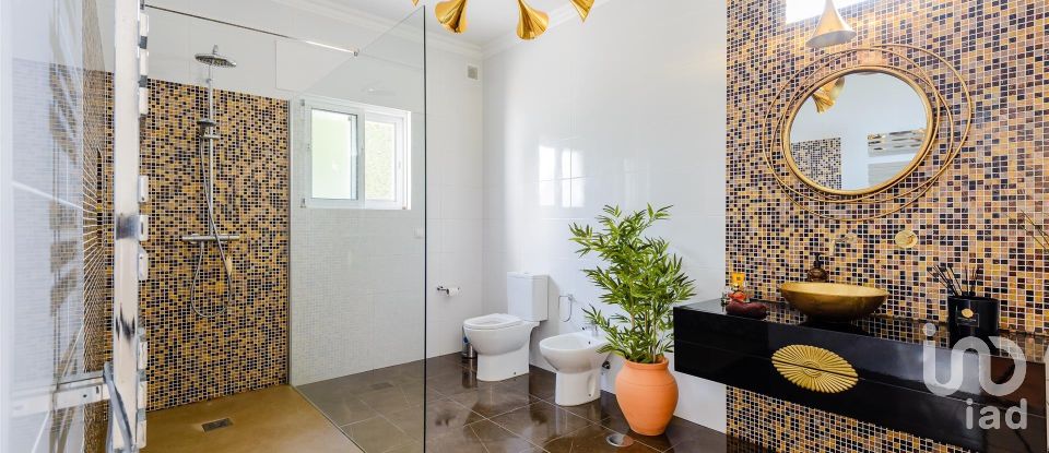 House T4 in Quarteira of 281 m²