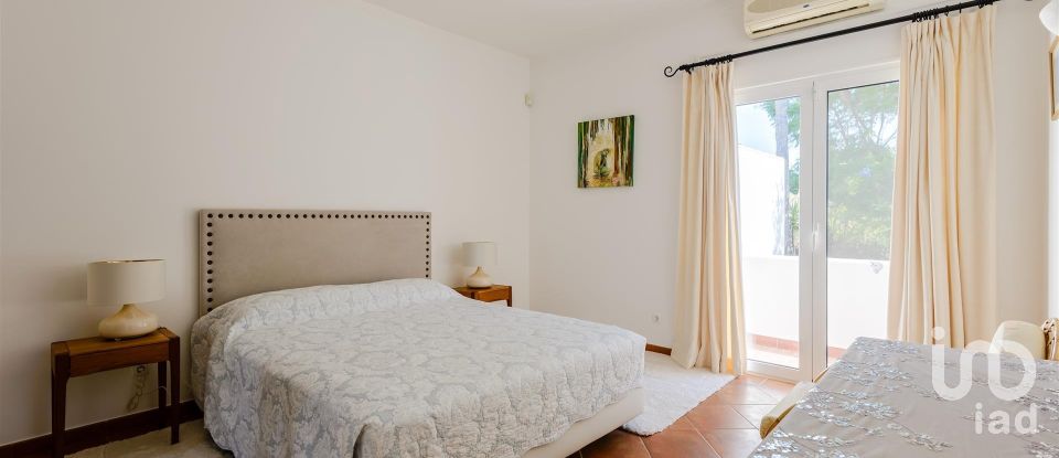 House T4 in Quarteira of 281 m²