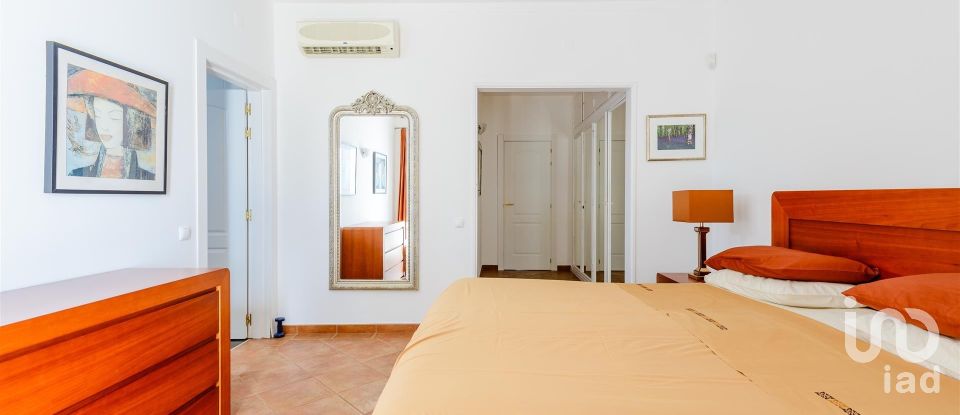 House T4 in Quarteira of 281 m²