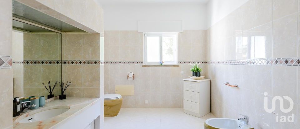 House T4 in Quarteira of 281 m²