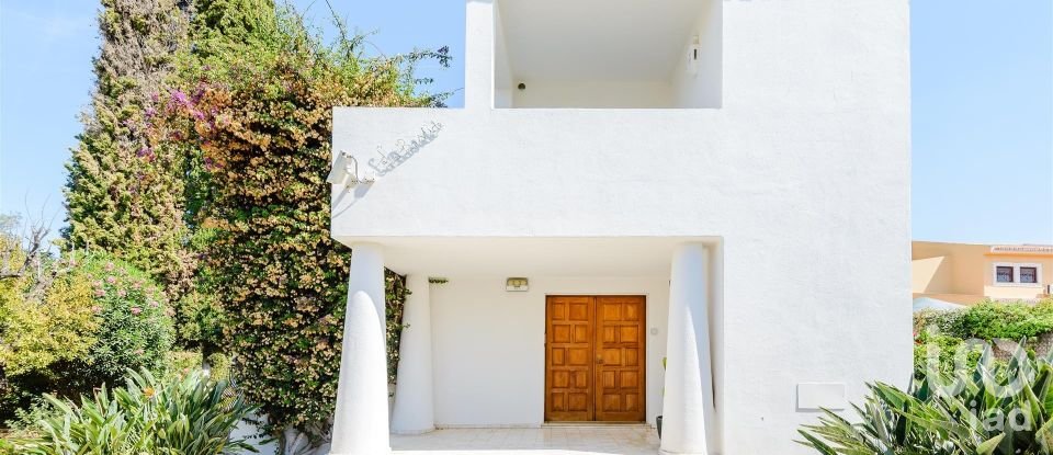 House T4 in Quarteira of 281 m²