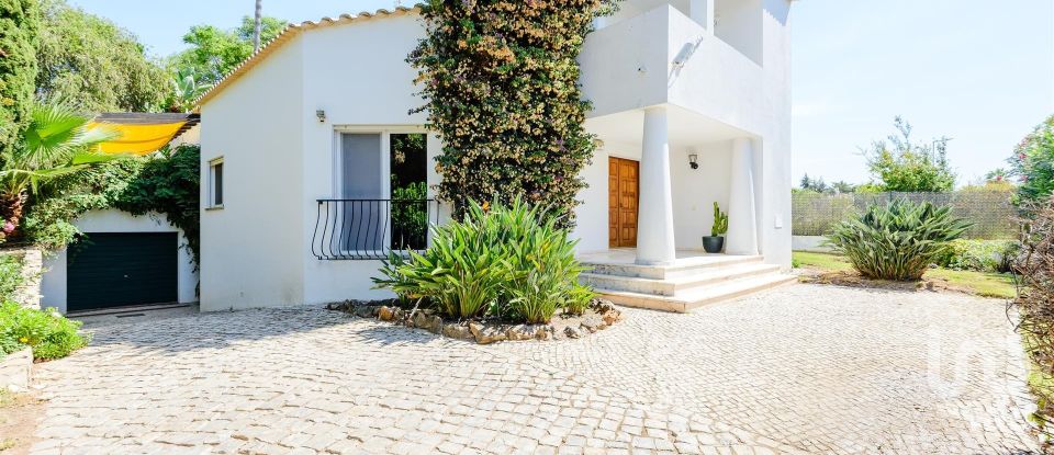 House T4 in Quarteira of 281 m²