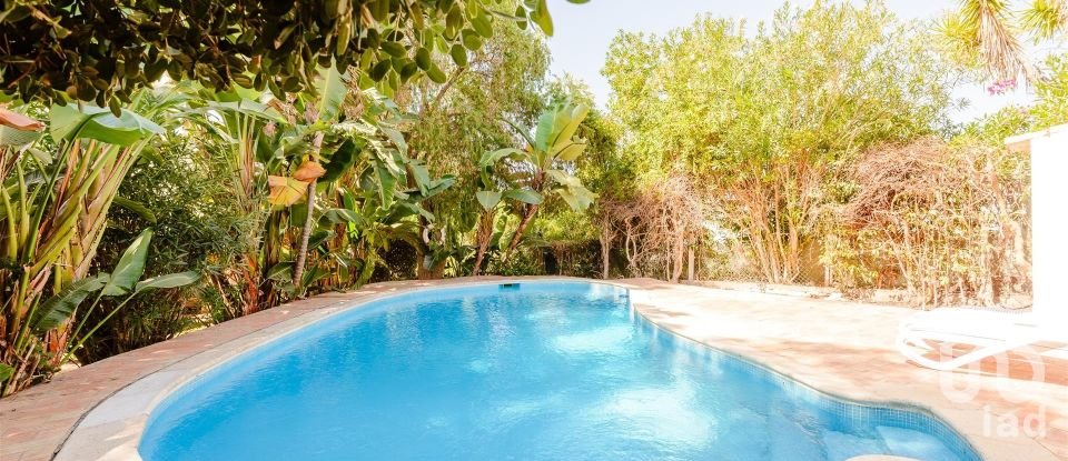 House T4 in Quarteira of 281 m²