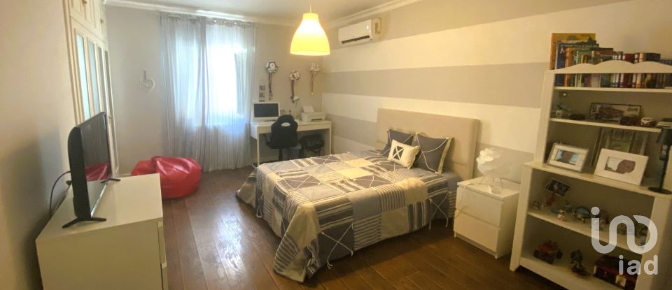 Maison T4 à Abrigada e Cabanas de Torres de 261 m²